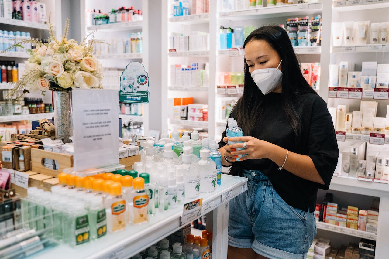 Avanza norma que obliga establecer farmacias de atención permanente