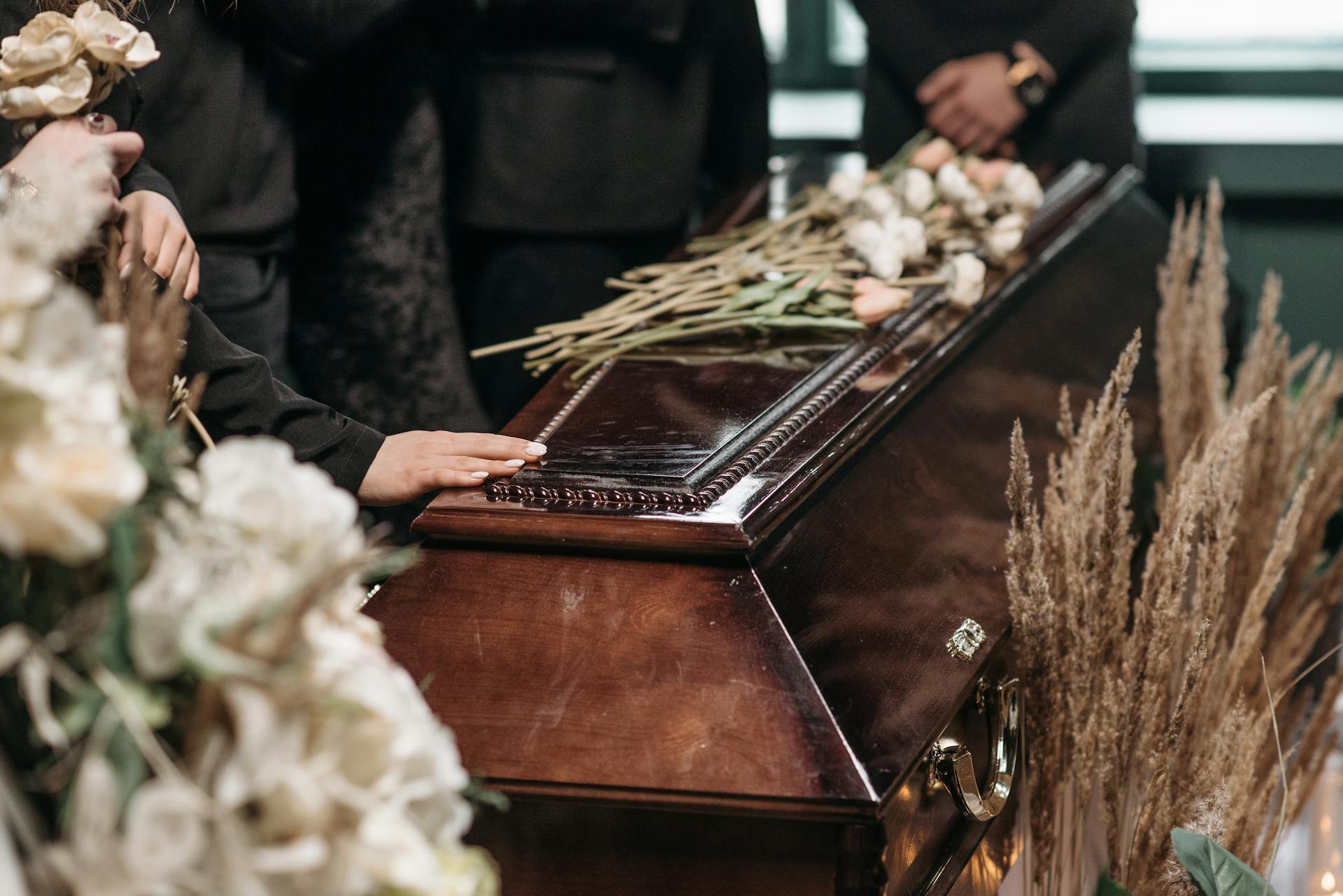 Corte Constitucional ordena a entidades públicas garantizar servicios funerarios gratuitos y celeridad en la entrega de cadáveres a familiares de escasos recursos