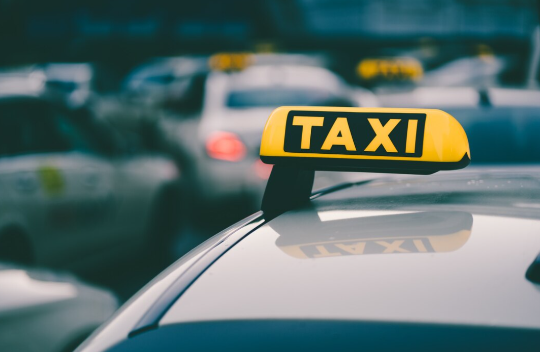 Cambio en la tributación del transporte de viajeros con licencia VTC: equiparación con los taxis