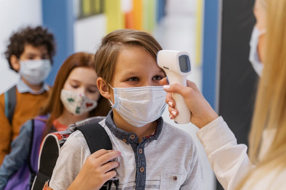 Acudir al colegio sin la mascarilla obligatoria durante la pandemia